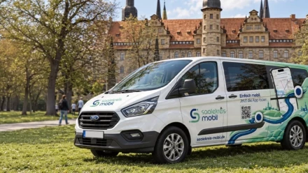 OnDemand Shutte von Saalekreis Mobil in einem Park