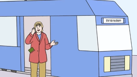 Frau mit Handy in der Hand steht vor einer Tram