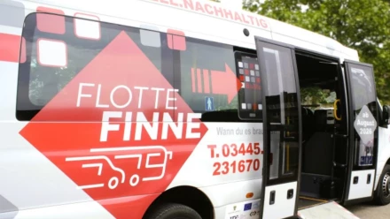 Ein Rufbus der Flotte Finne-Flotte im Burgenlandkreis