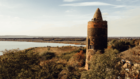 Der Rote Turm in Pouch