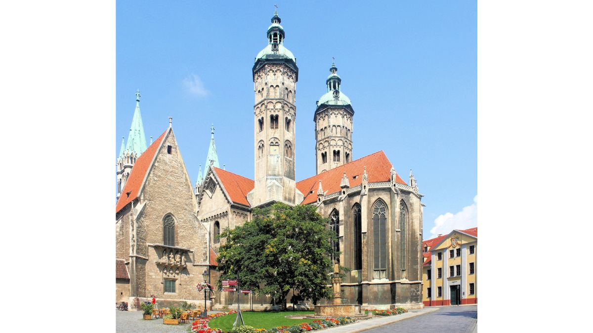 Naumburger Dom mit blauem Himmel Naumburger Dom mit blauem Himmel
